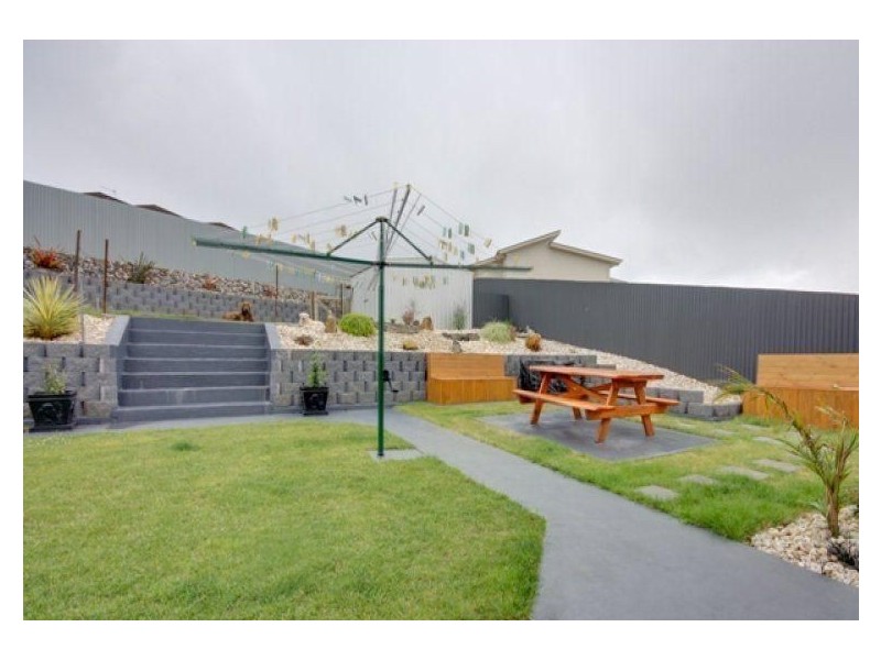 35 McCall Terrace, Devonport TAS 7310