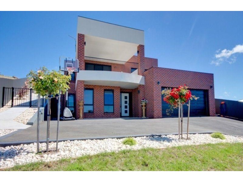 35 McCall Terrace, Devonport TAS 7310