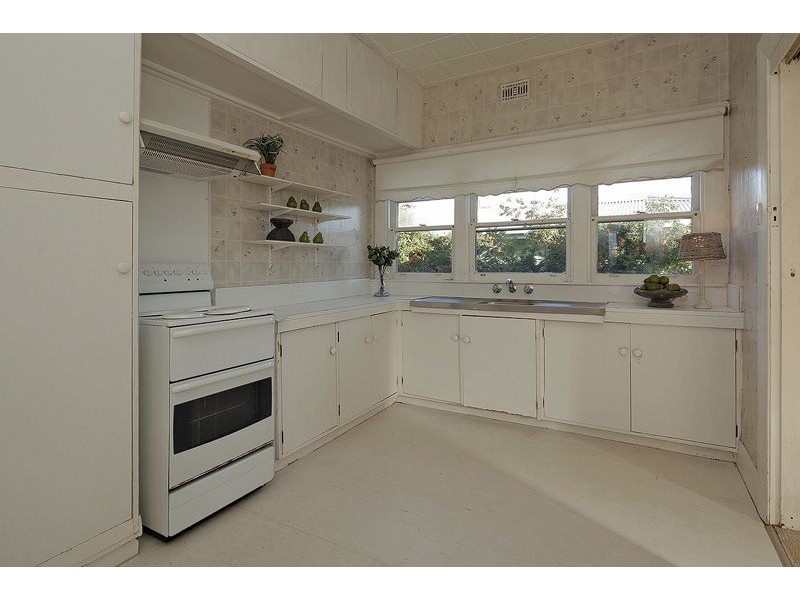 33 Hilltop Avenue, Devonport TAS 7310