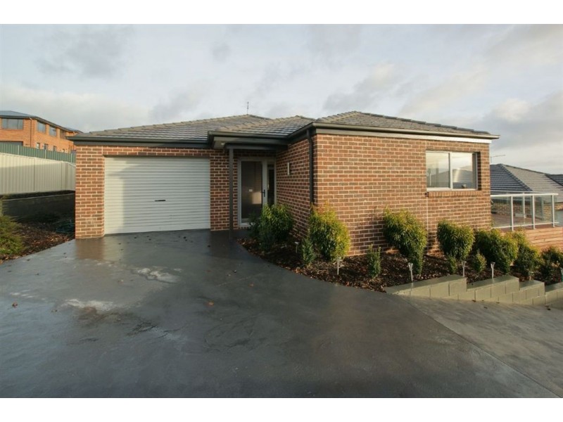 2/13 McCall Terrace, Stony Rise TAS 7310