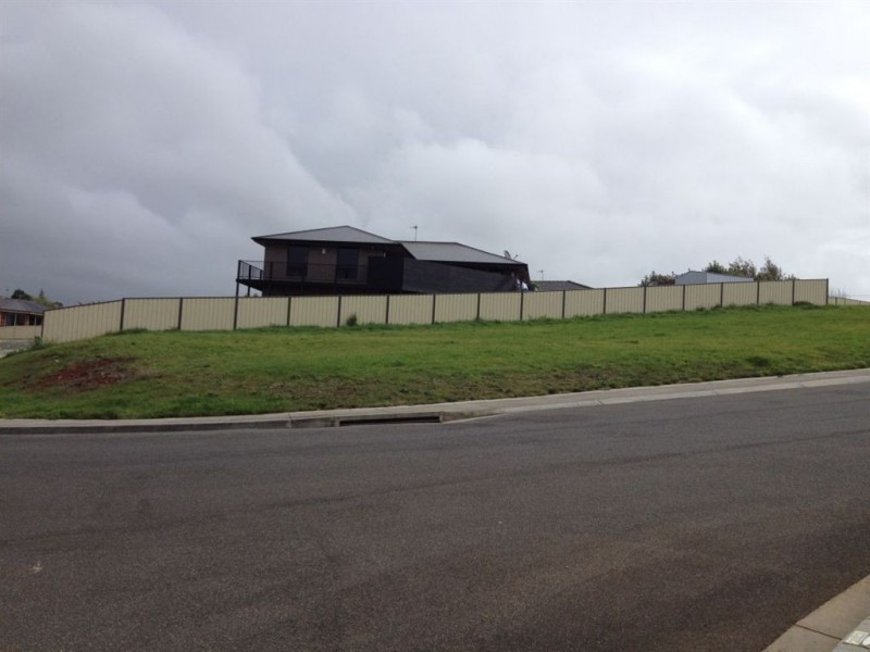 1 Rowena Court, Devonport TAS 7310