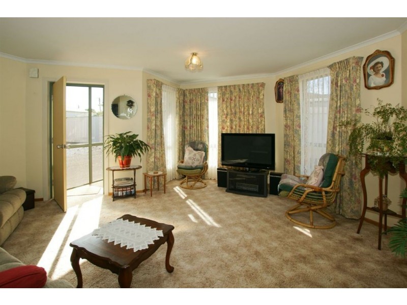 2/71 Stewart Street, Devonport TAS 7310