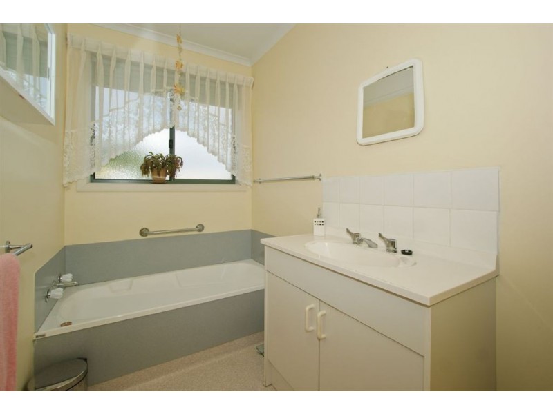 2/71 Stewart Street, Devonport TAS 7310