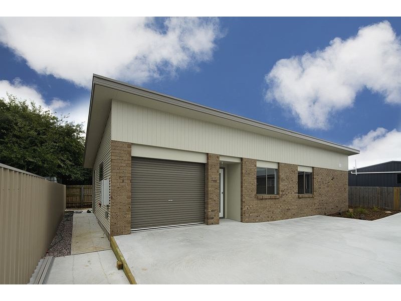 2/38 Elizabeth Street, Devonport TAS 7310