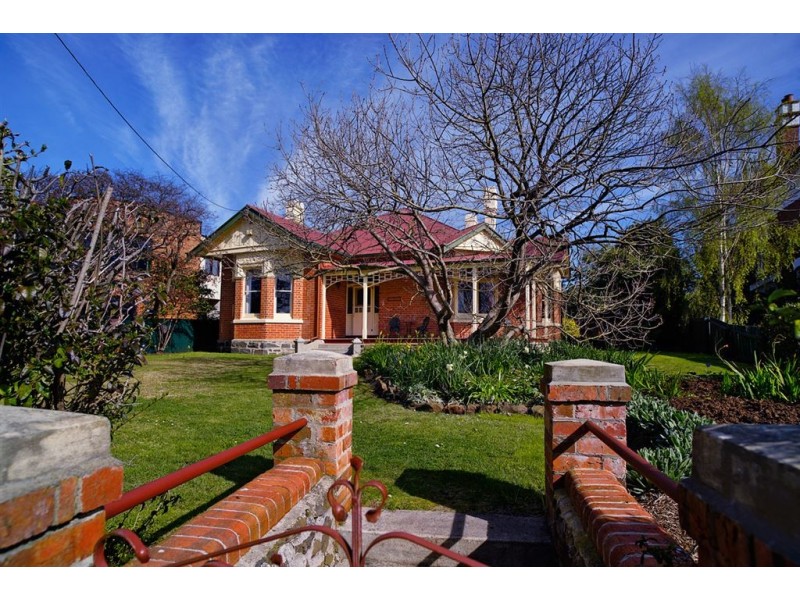 25 Victoria Parade, Devonport TAS 7310