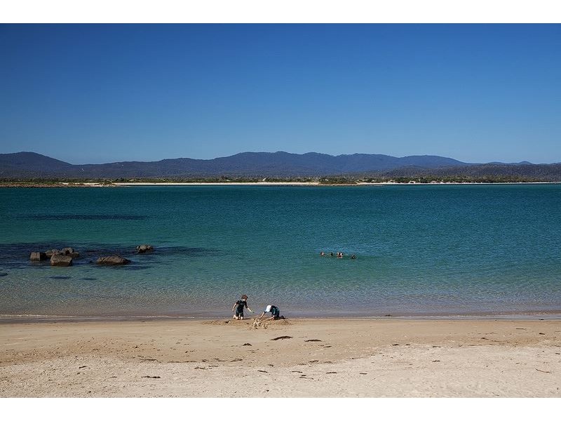 Moorings Drive, Squeaking Point TAS 7307