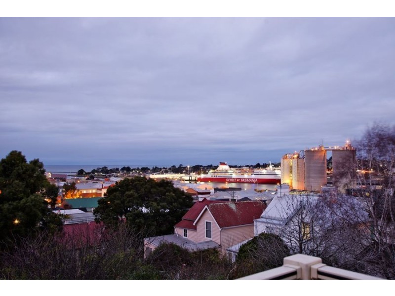 27 Hiller Street, Devonport TAS 7310
