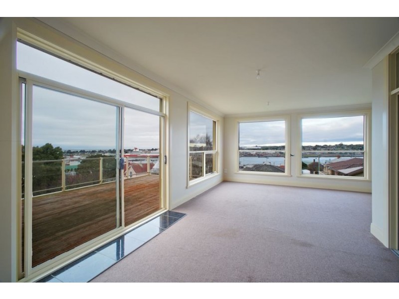 27 Hiller Street, Devonport TAS 7310