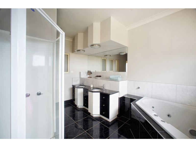 27 Hiller Street, Devonport TAS 7310