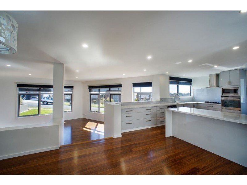 4 Cromwell Crescent, Devonport TAS 7310