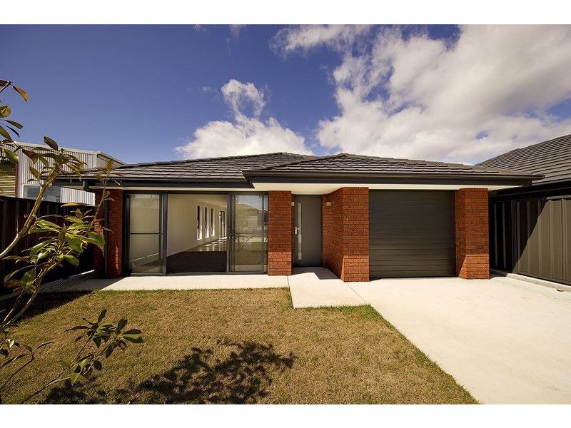 1/11 Chettle Street, Devonport TAS 7310