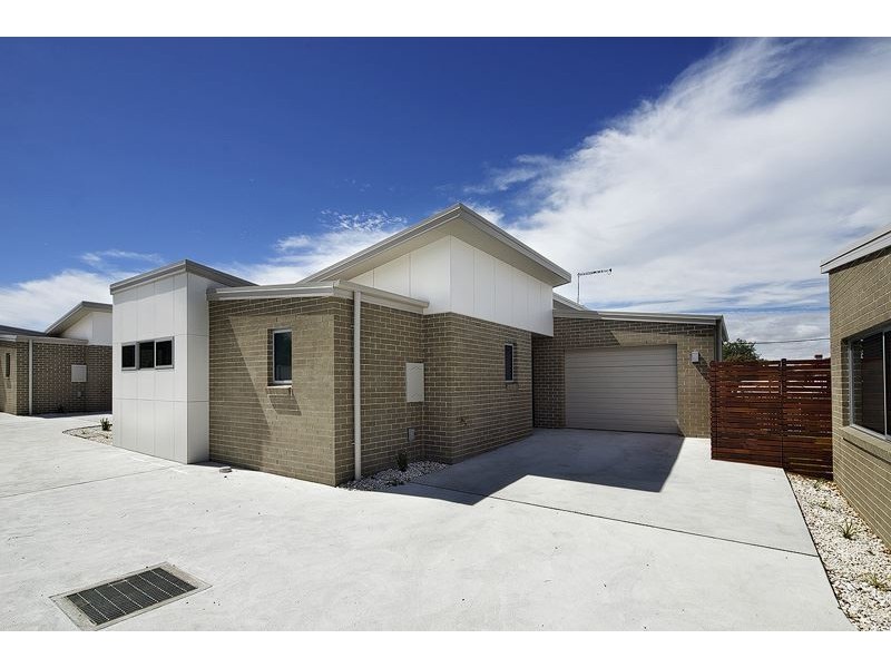 2/12 Lower Madden Street, Devonport TAS 7310