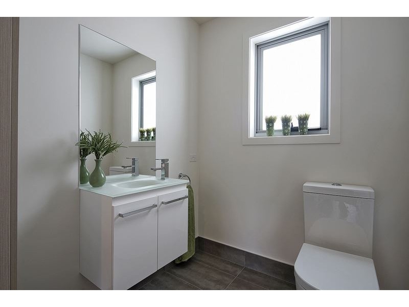 2/12 Lower Madden Street, Devonport TAS 7310
