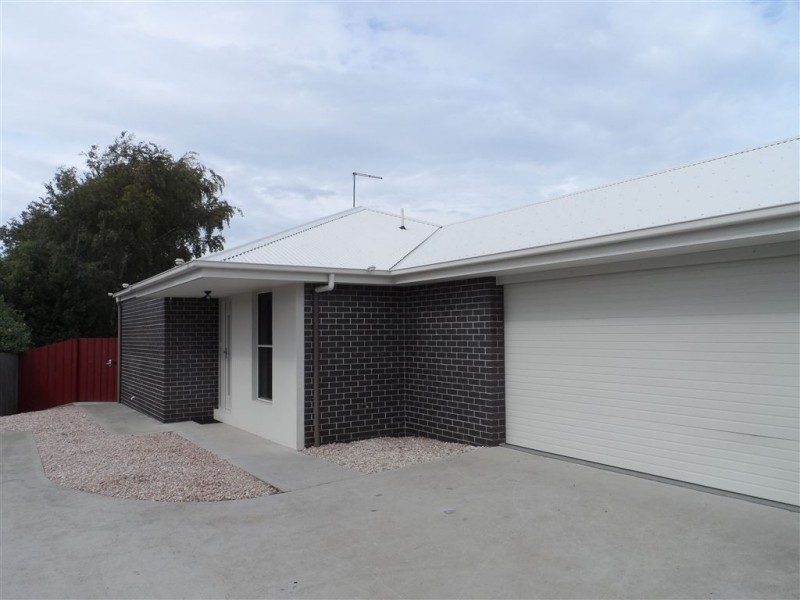 2/1 Washington Drive, Stony Rise TAS 7310