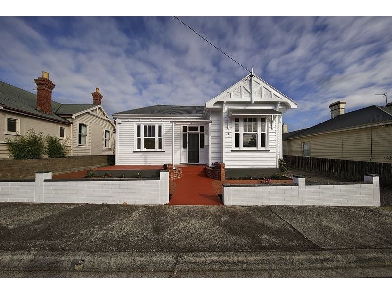 16 Hiller Street, Devonport TAS 7310