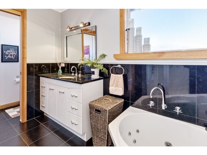 31 Coomera Crescent, Miandetta TAS 7310