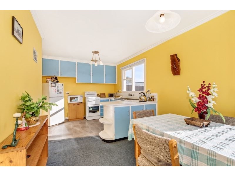 16 Churchill Avenue, Devonport TAS 7310