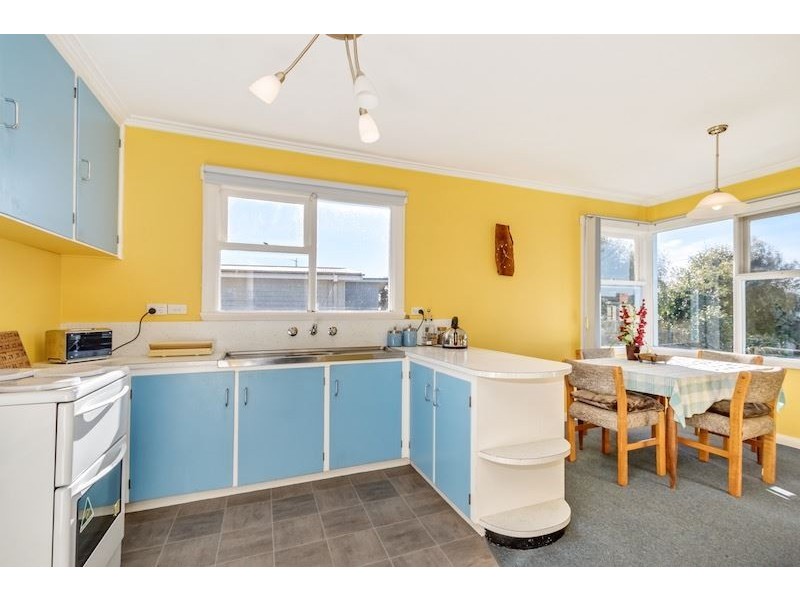16 Churchill Avenue, Devonport TAS 7310