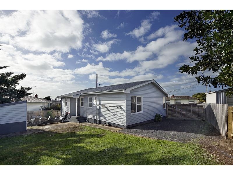 2 Deane Street, Devonport TAS 7310