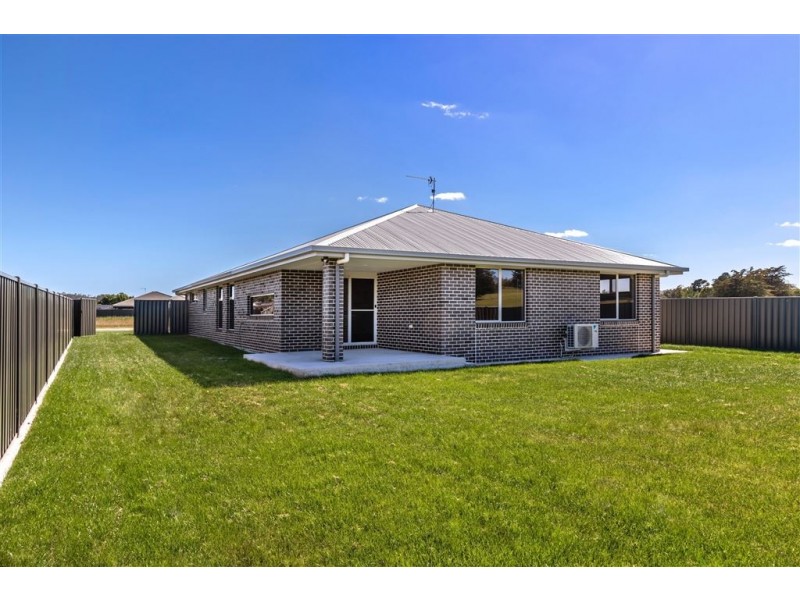 8 Ash Street, Latrobe TAS 7307