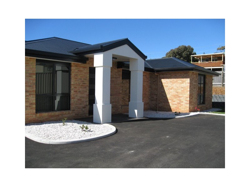 2/15 McDonald Street, Ulverstone TAS 7315