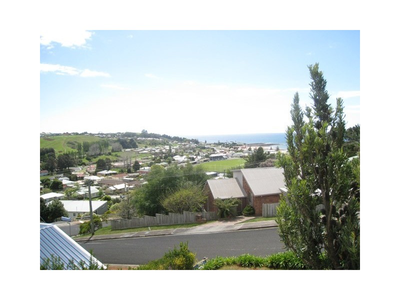 8 Lyndhurst Court, Penguin TAS 7316