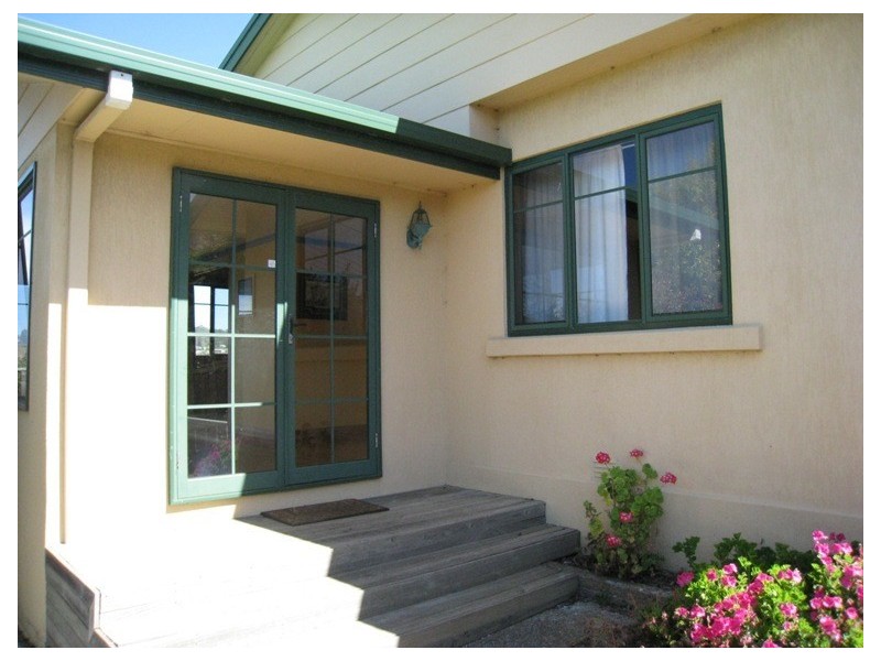 16 Main Street, Penguin TAS 7316