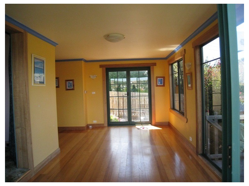 16 Main Street, Penguin TAS 7316
