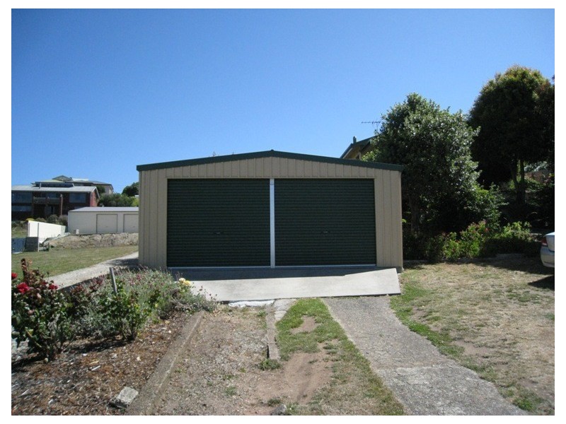 16 Main Street, Penguin TAS 7316