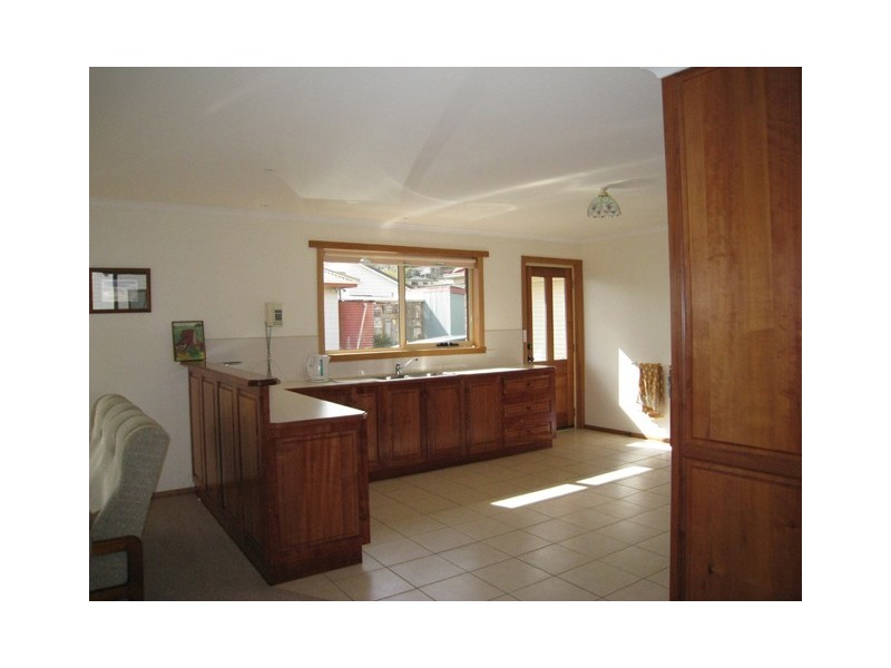 132 Main Street, Penguin TAS 7316