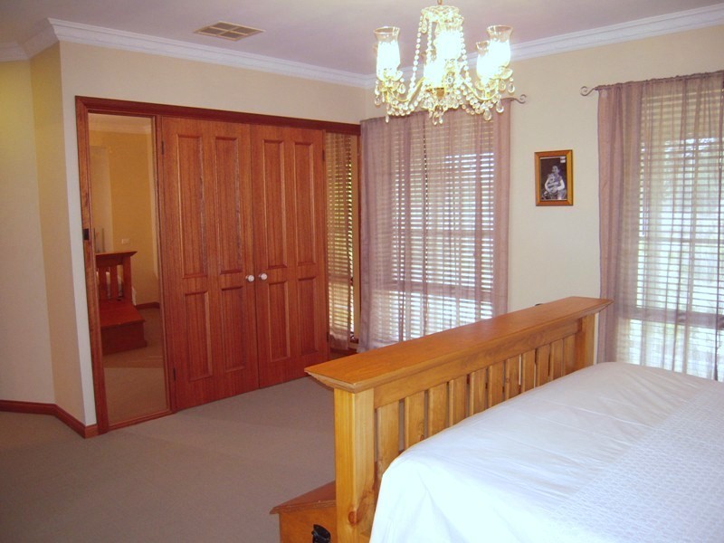 10 Palmyra Court, Flagstaff Hill SA 5159