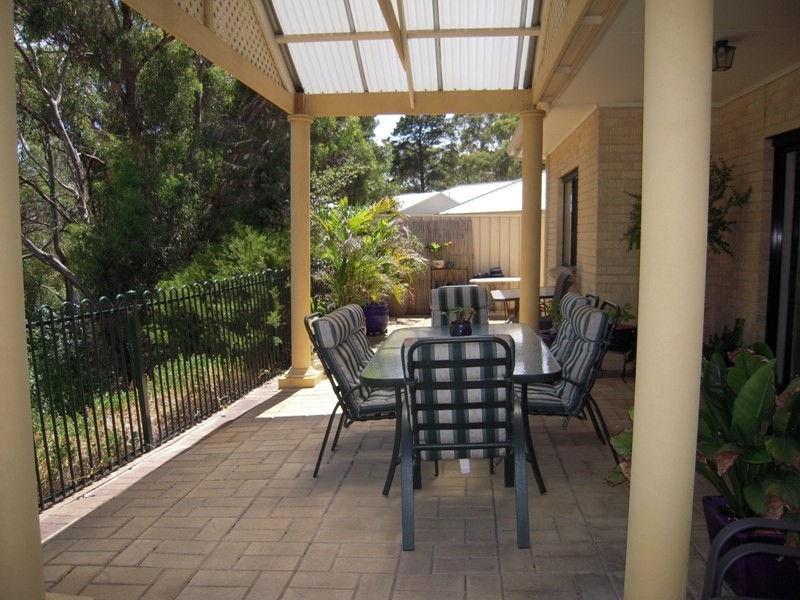 9 Nicholas Walk, Aberfoyle Park SA 5159