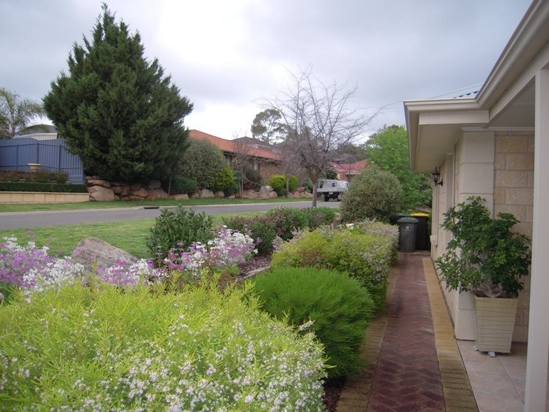 9 Nicholas Walk, Aberfoyle Park SA 5159