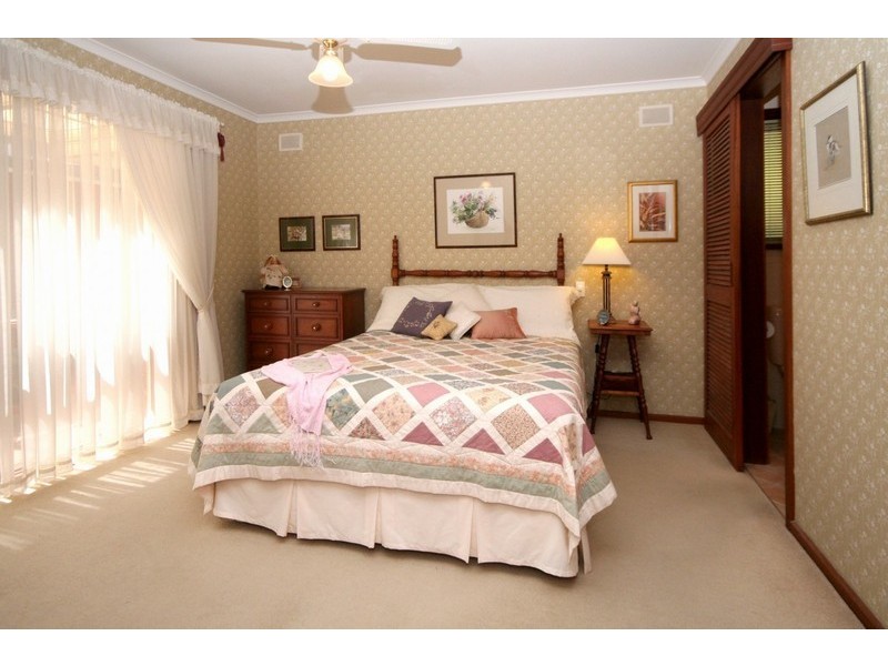 10 Kinnane Crescent, Pasadena SA 5042
