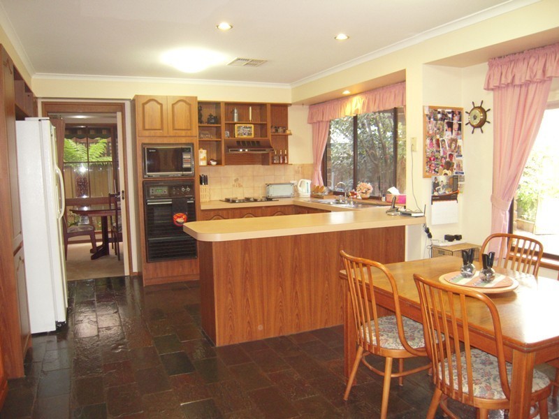 39 Woodlea Drive, Aberfoyle Park SA 5159