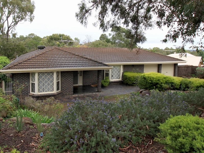 18 Outlook Drive, Aberfoyle Park SA 5159
