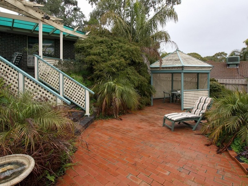 18 Outlook Drive, Aberfoyle Park SA 5159