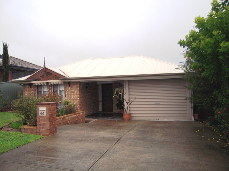 44 Jeanette Crescent, Aberfoyle Park SA 5159