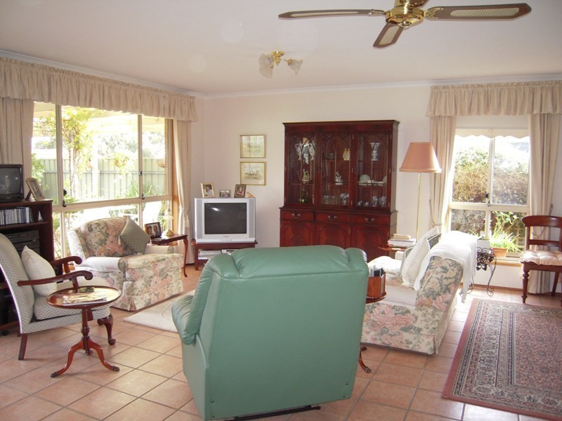 44 Jeanette Crescent, Aberfoyle Park SA 5159