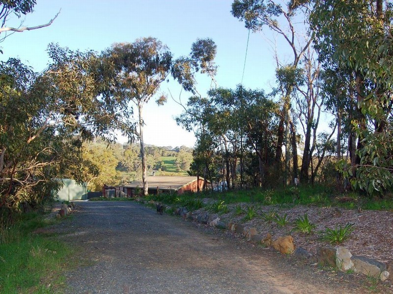 85 Emmett Road, Crafers West SA 5152