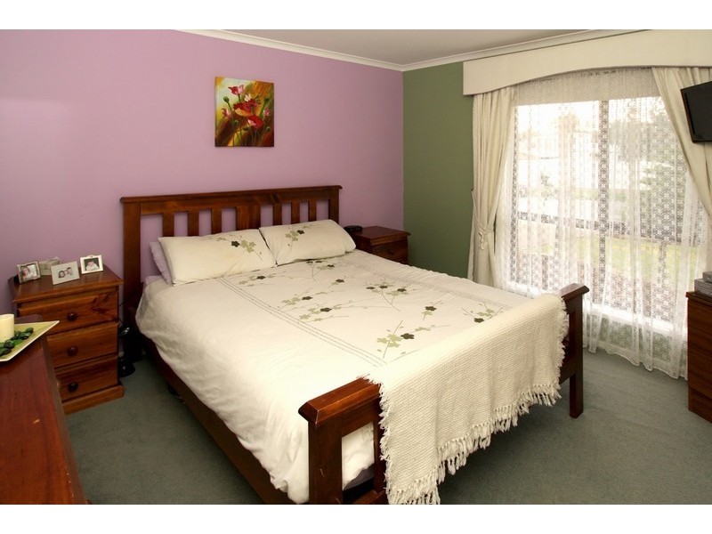 4 Blaxland Avenue, Woodcroft SA 5162