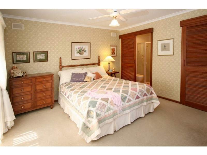 10 Kinnane Crescent, Pasadena SA 5042