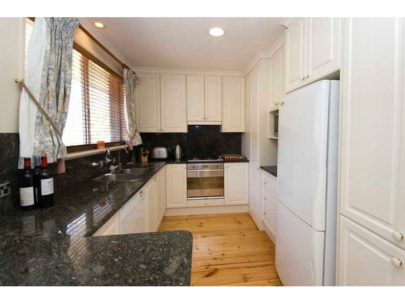 25 Bushland Drive, Bellevue Heights SA 5050