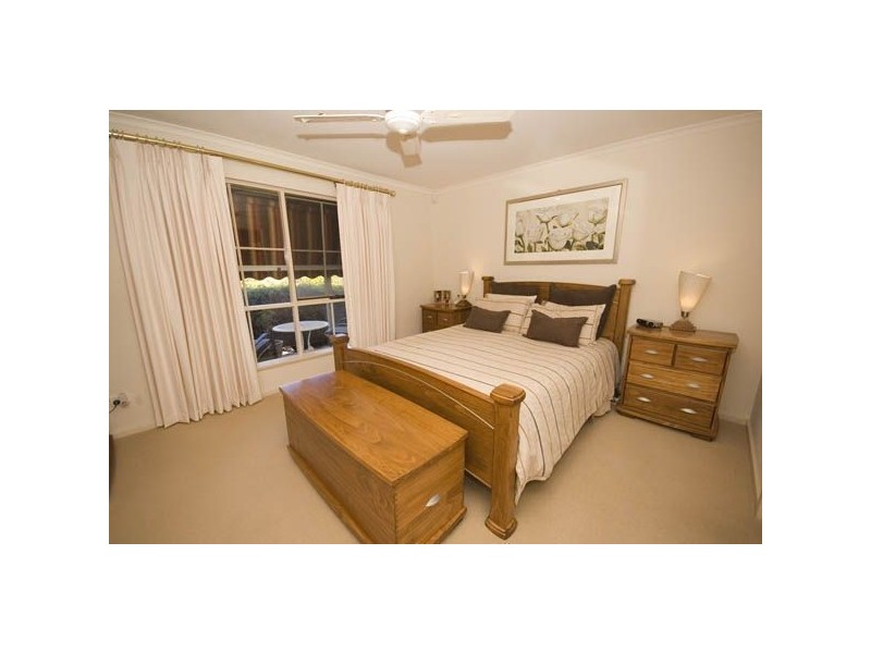 1 Tania Drive, Aberfoyle Park SA 5159