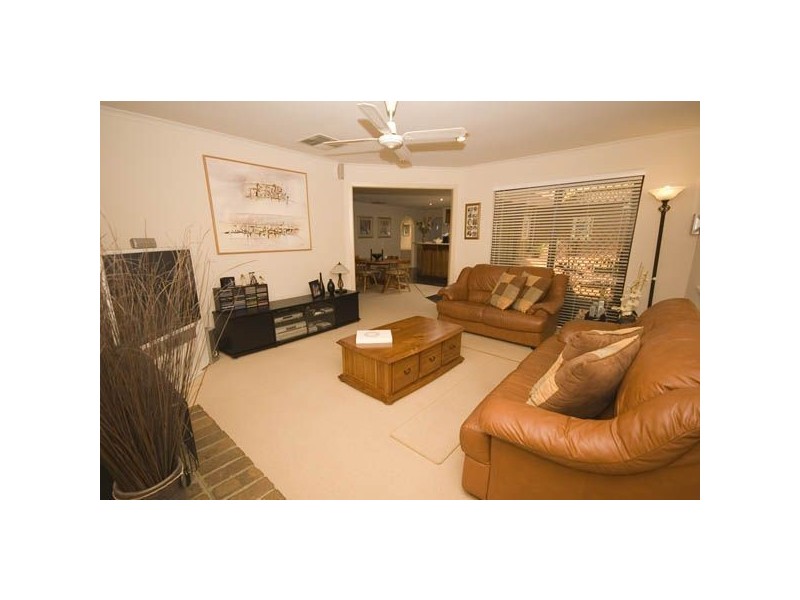 1 Tania Drive, Aberfoyle Park SA 5159