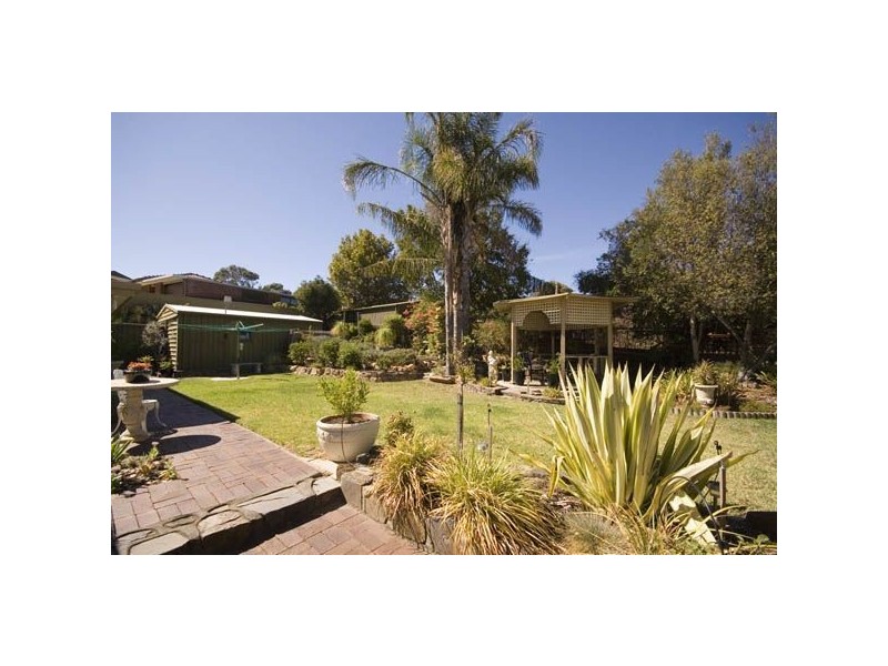 1 Tania Drive, Aberfoyle Park SA 5159