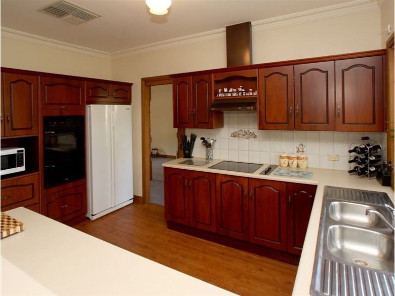 32 Shannon Cr, Coromandel Valley SA 5051