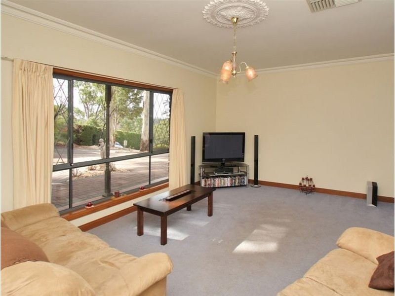 32 Shannon Cr, Coromandel Valley SA 5051