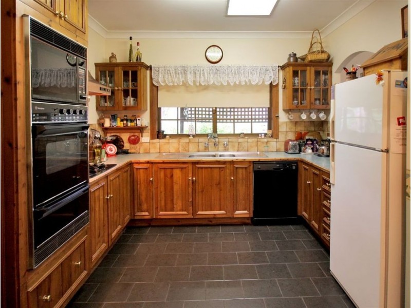 18 Daveys Road, Flagstaff Hill SA 5159