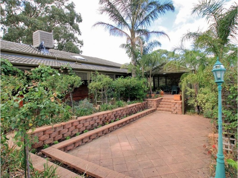 18 Daveys Road, Flagstaff Hill SA 5159